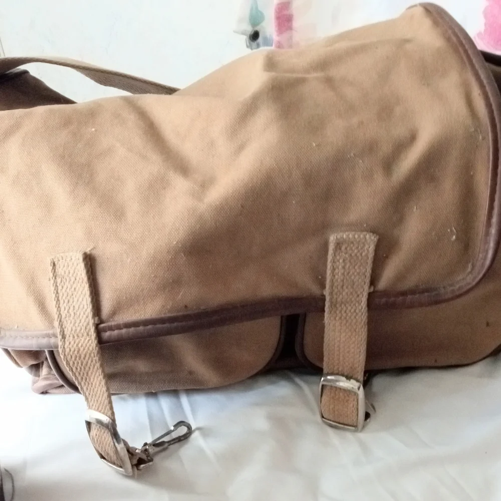 Nikon SLR Camera and Lens Kit with Tan Carry Bag and Black Body
